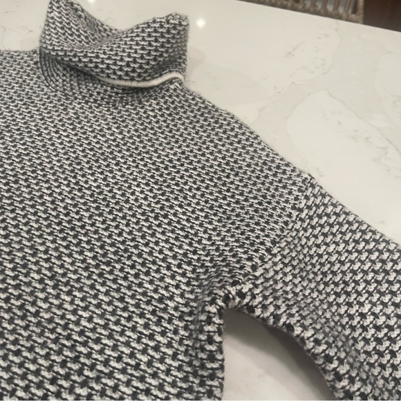 Christian Siriano New York grey and white turtleneck sweater - Picture 5 of 16